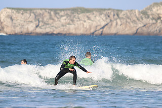Dos clases grupales de surf o de paddle surf en Suances (Cantabria)