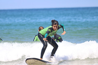 Dos clases grupales de surf o de paddle surf en Suances (Cantabria)