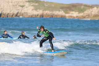 Dos clases grupales de surf o de paddle surf en Suances (Cantabria)