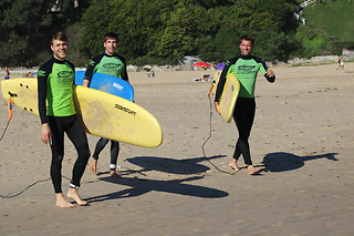 Dos clases grupales de surf o de paddle surf en Suances (Cantabria)