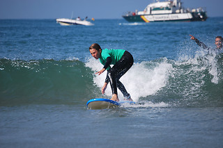 Dos clases grupales de surf o de paddle surf en Suances (Cantabria)