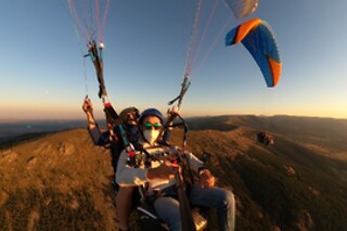 Un vuelo de aventura en parapente para 2 en Airparapente en Alarilla (Guadalajara)