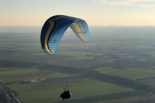 Un vuelo de aventura en parapente para 2 en Airparapente en Alarilla (Guadalajara)
