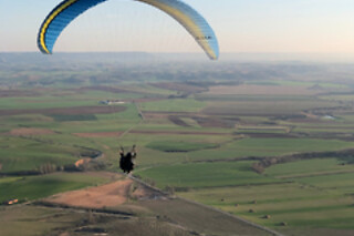 Un vuelo de aventura en parapente para 2 en Airparapente en Alarilla (Guadalajara)
