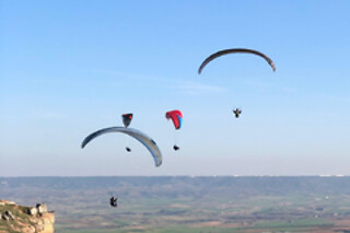 Un vuelo de aventura en parapente para 2 en Airparapente en Alarilla (Guadalajara)