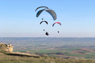 Un vuelo de aventura en parapente para 2 en Airparapente en Alarilla (Guadalajara)