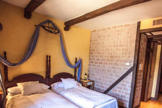 Una noche con desayuno para 2 en Hotel Ruralis Peña del Alba***** en Arroyomolinos de la Vera (Cáceres)