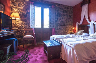 Una noche con desayuno para 2 en Hotel Ruralis Peña del Alba***** en Arroyomolinos de la Vera (Cáceres)