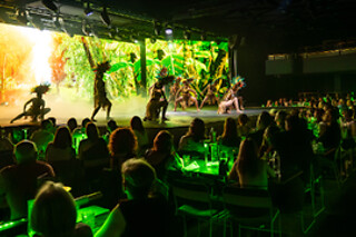 Una cena con espectáculo Nomad para 1 persona en la Sala Scala, en San Bartolomé de Tirajana (Las Palmas)