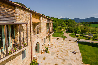 Una noche con desayuno para 2 en Can Buch Hotel ECOTurismo en Sant Aniol de Finestres (Girona)