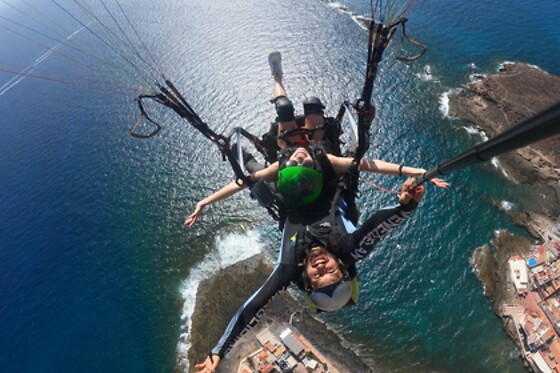 Un vuelo en parapente para 3 en Brisa Paragliding en Costa Adeje (Santa Cruz de Tenerife)