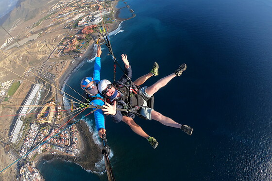 Un vuelo en parapente para 3 en Brisa Paragliding en Costa Adeje (Santa Cruz de Tenerife)