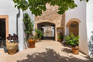 Una noche con desayuno para 2 en Hotel Ca'n Moragues**** en Arta (Islas Baleares)