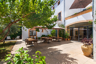 Una noche con desayuno para 2 en Hotel Ca'n Moragues**** en Arta (Islas Baleares)