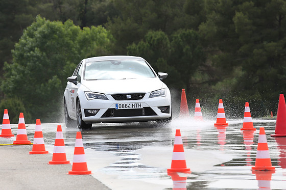 Curso bautizo de conducción segura - Circuito Escuela FAST Parcmotor en Castellolí (Barcelona)