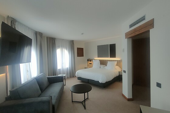 Una noche con desayuno para 2 en Dwo Rioja Wine Hotel 4**** en Cenicero (La Rioja)