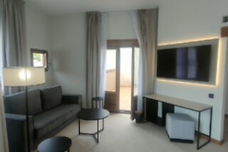 Una noche con desayuno para 2 en Dwo Rioja Wine Hotel 4**** en Cenicero (La Rioja)