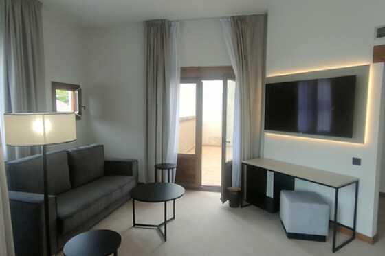 Una noche con desayuno para 2 en Dwo Rioja Wine Hotel 4**** en Cenicero (La Rioja)