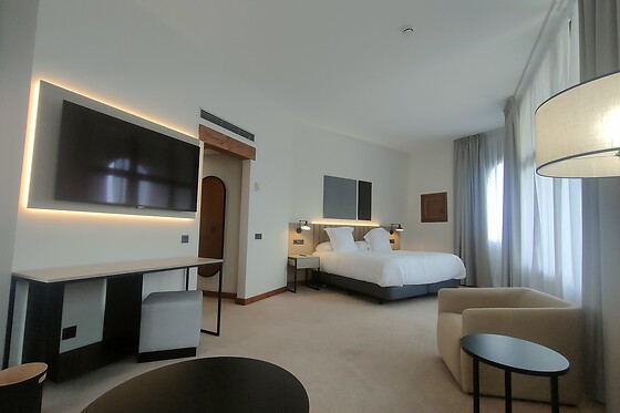 Una noche con desayuno para 2 en Dwo Rioja Wine Hotel 4**** en Cenicero (La Rioja)