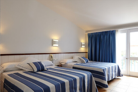 Una noche con desayuno para 2 en Hotel Villa Blaumar en Cadaqués (Girona)