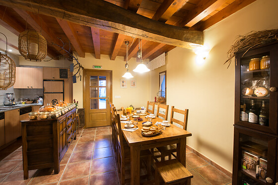Una noche con desayuno y cena para 2 en Casa rural Ekolanda en Esnoz (Navarra)