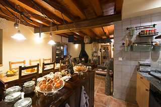Una noche con desayuno y cena para 2 en Casa rural Ekolanda en Esnoz (Navarra)