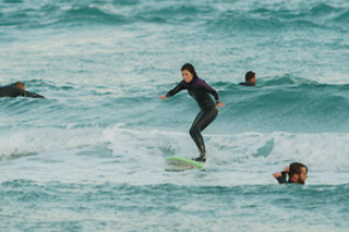 Una clase de surf o paddle surf en Dreisog Surfshop en Fuengirola (Málaga)