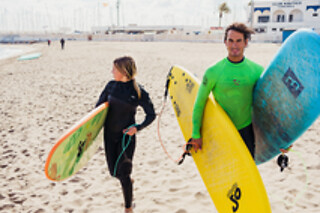 Una clase de surf o paddle surf en Dreisog Surfshop en Fuengirola (Málaga)