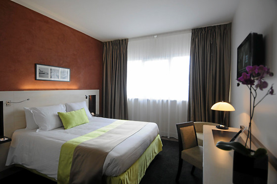 Hotel Mercure Maurepas St Quentin - photo 1