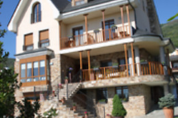 HOTEL VILLA MENCÍA