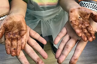 Una experiencia ChocoMasters Kids para 2 adultos y 2 niños en el Taller de Chocolate en Madrid