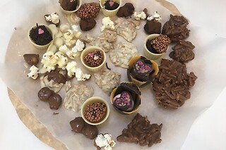 Una experiencia ChocoMasters Kids para 2 adultos y 2 niños en el Taller de Chocolate en Zaragoza