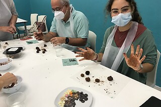 Una experiencia ChocoMasters Kids para 2 adultos y 2 niños en el Taller de Chocolate en Zaragoza