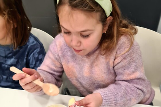 Una experiencia ChocoMasters Kids para 2 adultos y 2 niños en el Taller de Chocolate en Barcelona