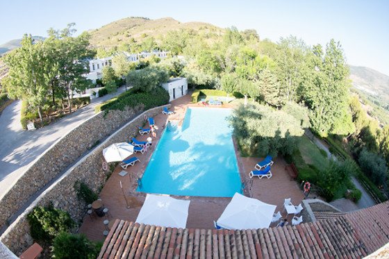 Una noche en habitación doble deluxe para 2 en Villa Turística de Laujar de Andarax*** en Almería