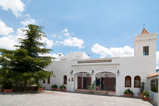 Una noche en habitación doble deluxe para 2 en Villa Turística de Laujar de Andarax*** en Almería