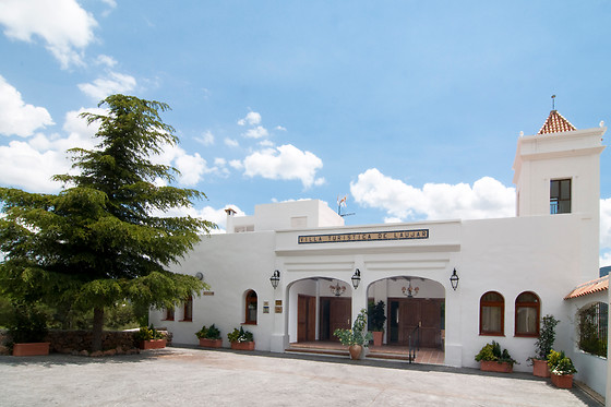 Una noche en habitación doble deluxe para 2 en Villa Turística de Laujar de Andarax*** en Almería