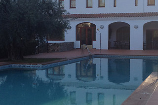 Una noche en habitación doble deluxe para 2 en Villa Turística de Laujar de Andarax*** en Almería