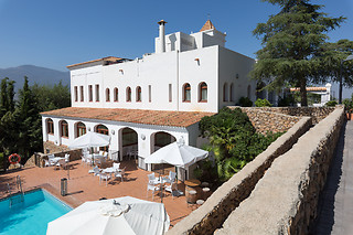 Una noche en habitación doble deluxe para 2 en Villa Turística de Laujar de Andarax*** en Almería