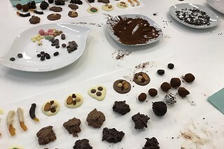 Una experiencia ChocoMasters Kids para 2 adultos y 2 niños en el Taller de Chocolate en Zaragoza