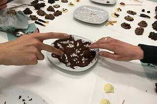 Una experiencia ChocoMasters Kid para 1 adulto y 1 niño en el Taller de Chocolate en Bilbao