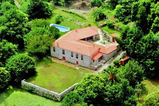Dos noches con cena para 2 en Pazo Larache en Santa Cristina de Cobres (Pontevedra)