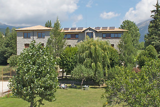 Dos noches con desayuno en habitación doble superior con bañera de hidromasaje para 2 en Hotel Mirador en Lles de Cerdanya (Lérida)