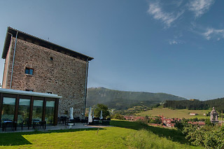 Una noche con desayuno para 2 en Hotel Torre Zumeltzegi en Oñate (Gipuzkoa)