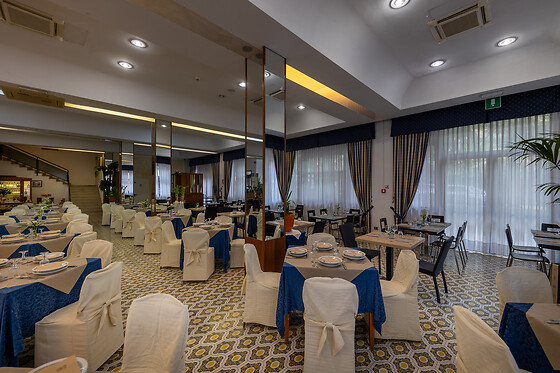 Hotel Cristallo - photo 2