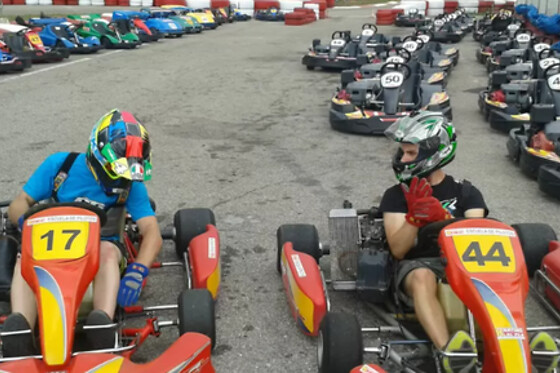 Una tanda en SuperKart para 2 en Karting El Pla en El Pla de Sant Tirs (Lleida)