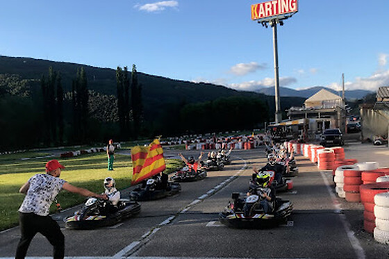Una tanda en SuperKart para 2 en Karting El Pla en El Pla de Sant Tirs (Lleida)