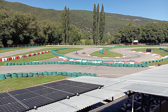 Una tanda en SuperKart para 2 en Karting El Pla en El Pla de Sant Tirs (Lleida)