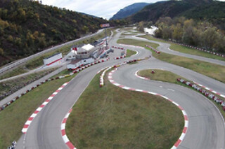 Una tanda en SuperKart para 2 en Karting El Pla en El Pla de Sant Tirs (Lleida)