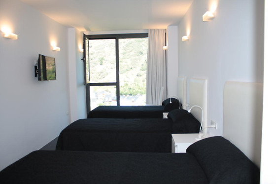 HOSTAL TRES CAMPANAS - photo 2